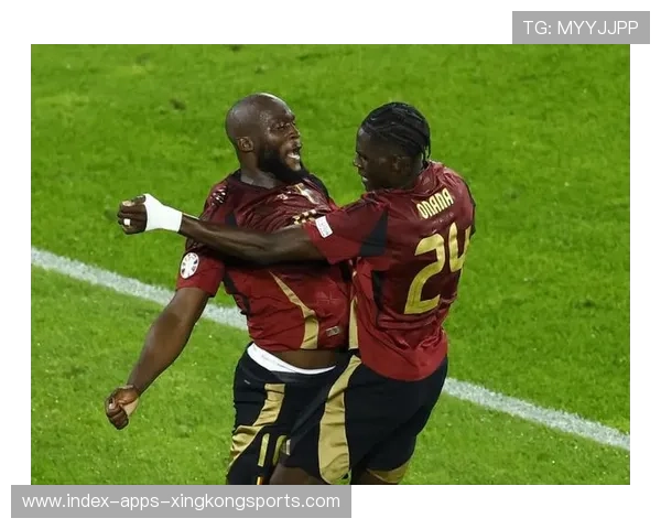 卢卡库连续背身护球让比利时赢下关键球权